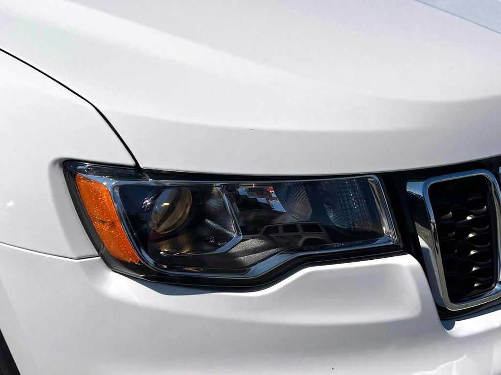 Certified 2022 Jeep Grand Cherokee Laredo E AWD/4WD image 10