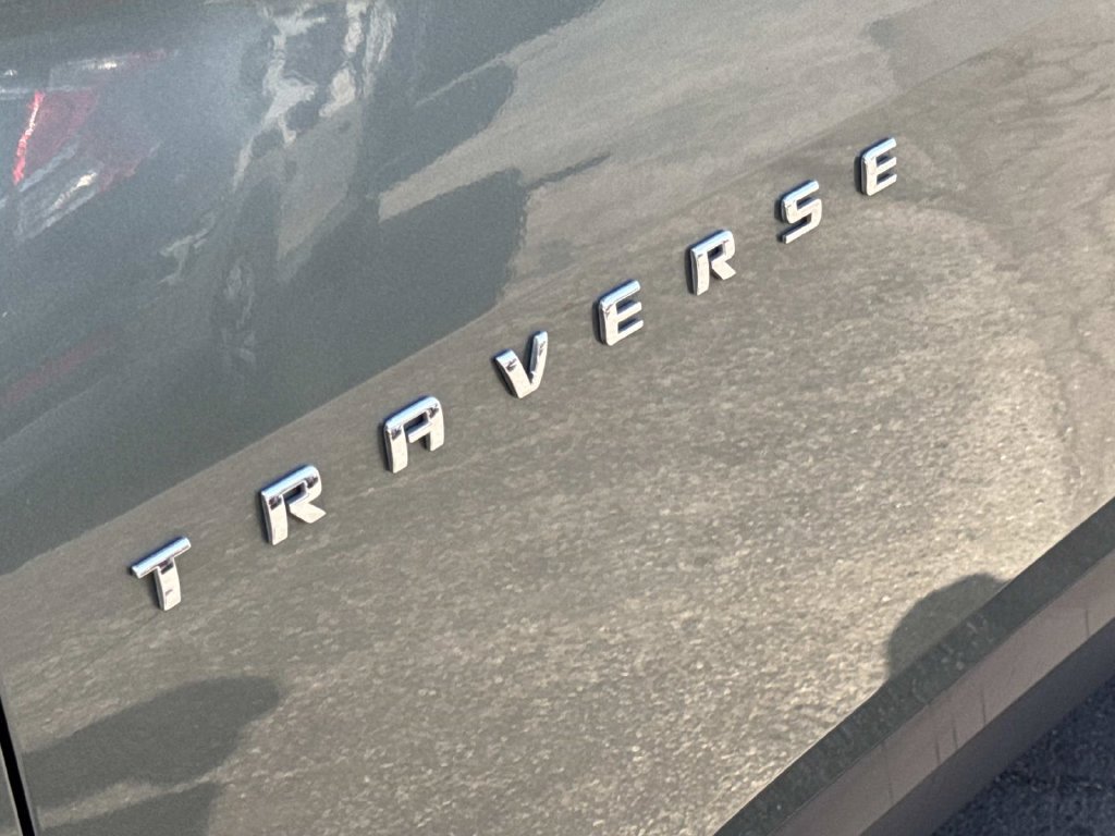 Used 2023 Chevrolet Traverse LT FWD image 6