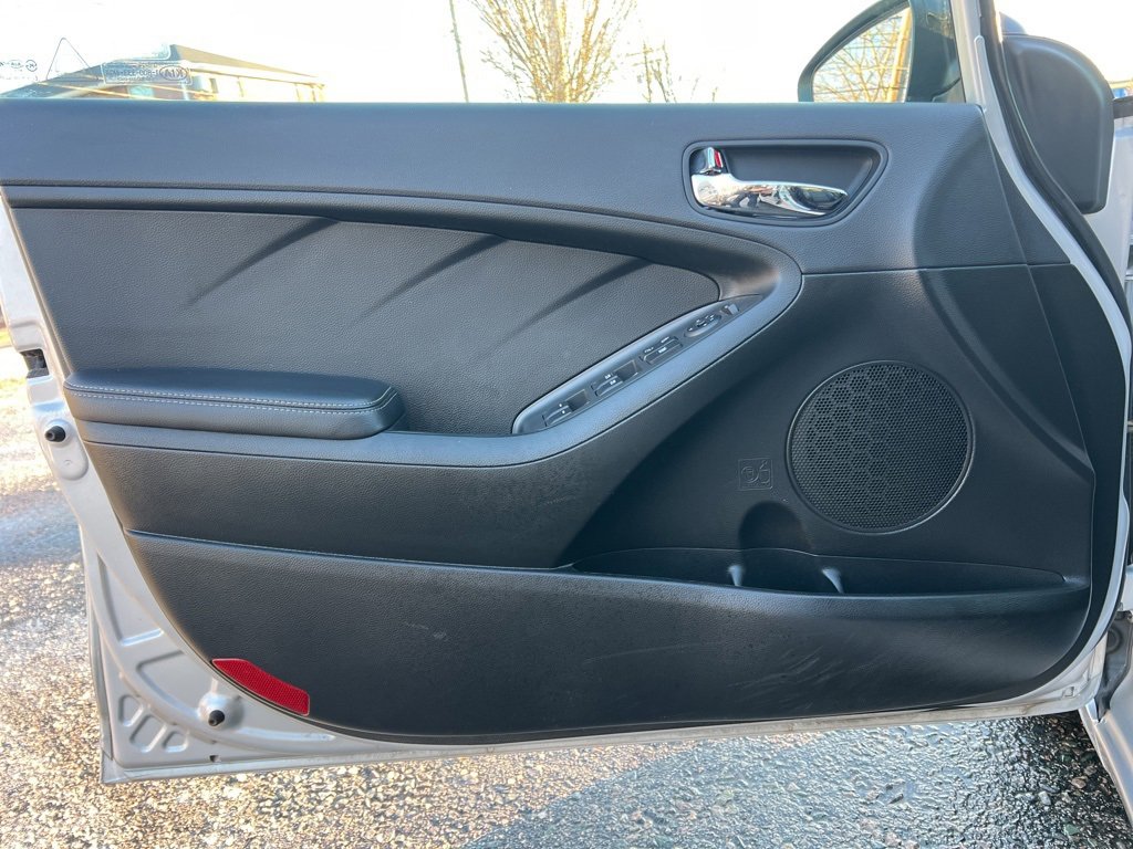 Used 2016 Kia Forte SX image 11