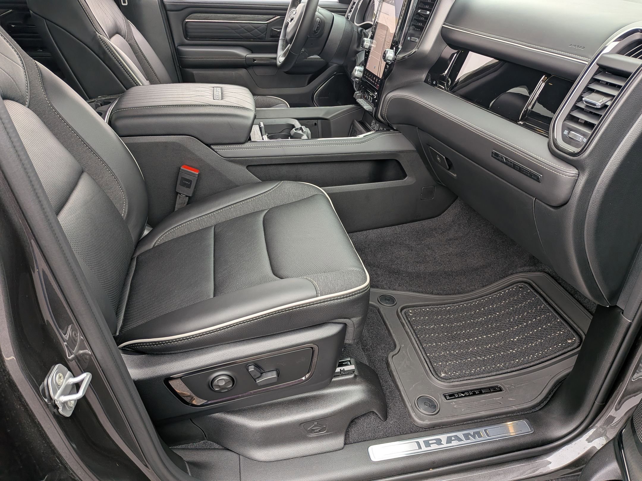 Used 2026 RAM 1500 Limited w/ Body Color Bumper Group image 35