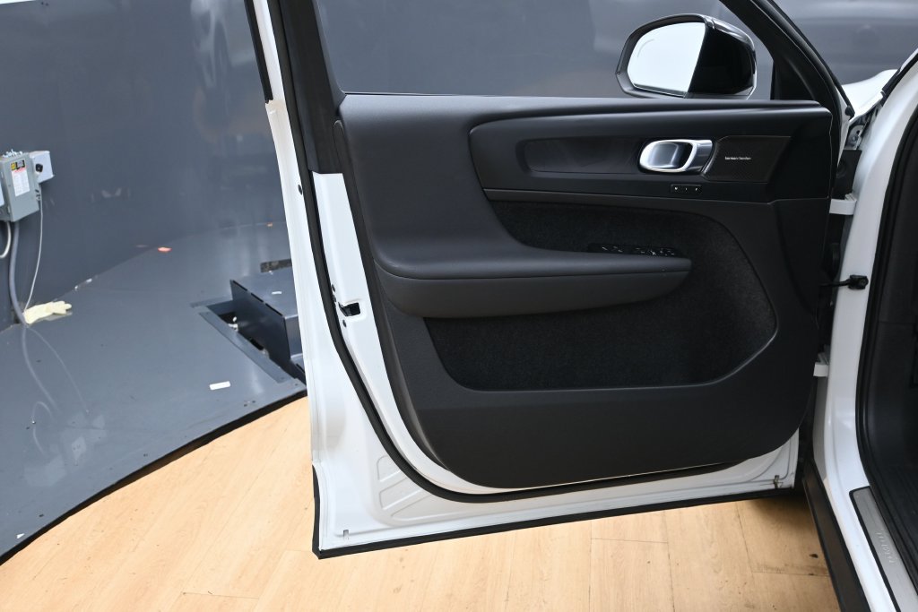 Used 2023 Volvo XC40 Recharge Ultimate AWD/4WD image 30