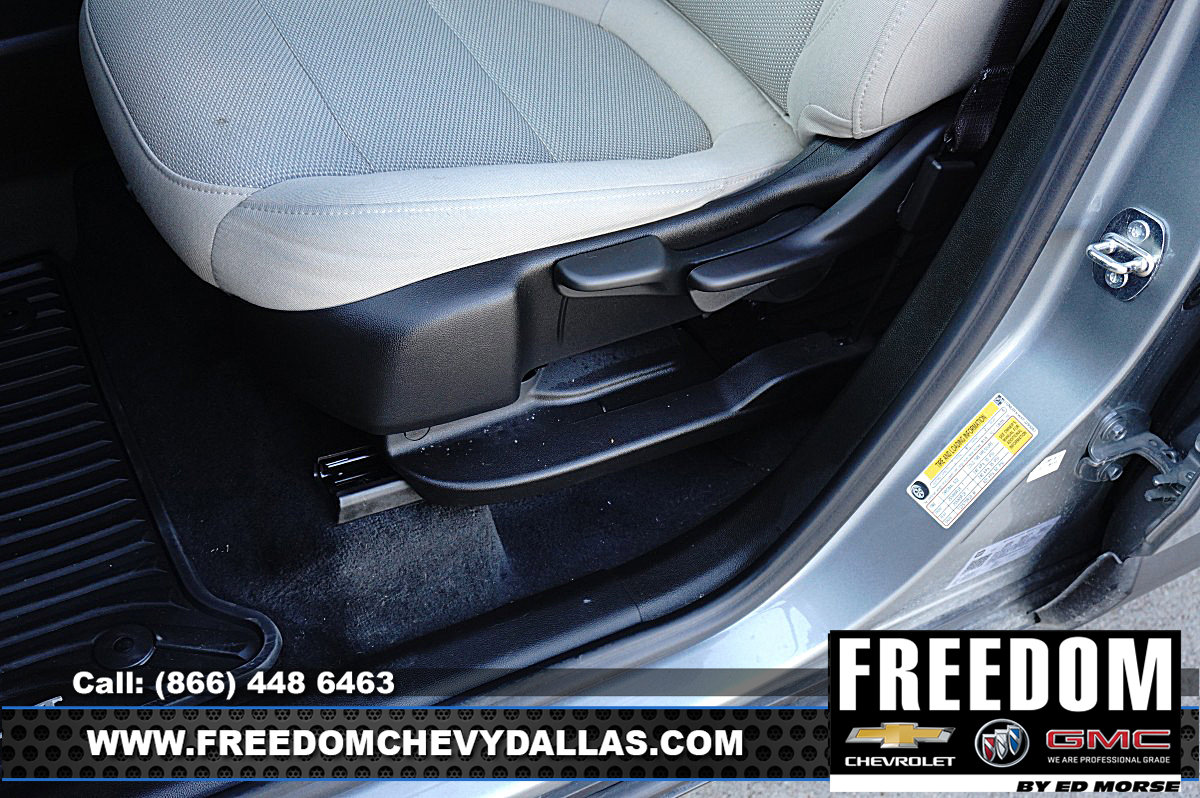 Used 2023 Chevrolet Traverse LS FWD image 32