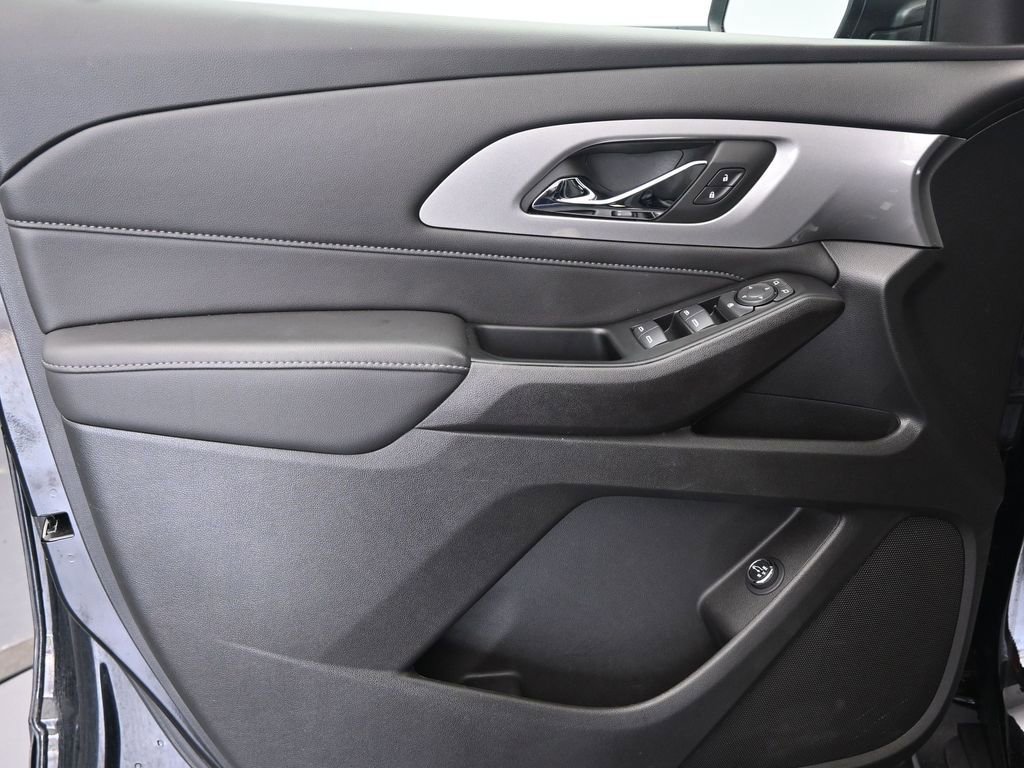 Used 2023 Chevrolet Traverse LT image 24