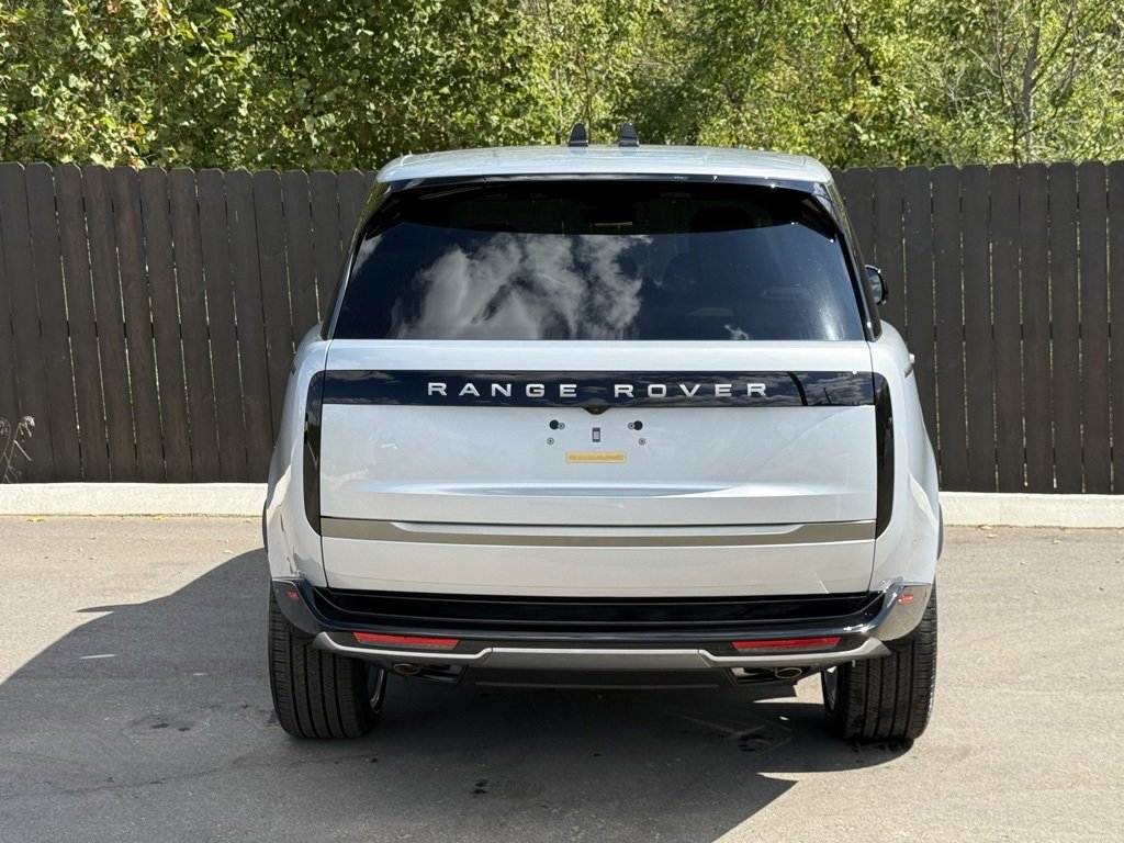 New 2025 Land Rover Range Rover SE image 4