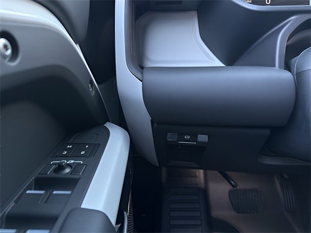 Used 2024 Land Rover Defender 110 S image 15