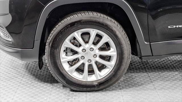 Used 2020 Jeep Cherokee Latitude AWD/4WD image 34