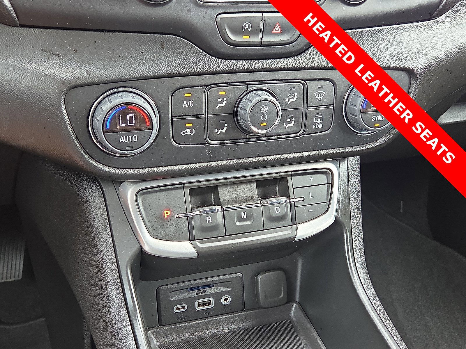 Used 2022 GMC Terrain SLT w/ Tech Package image 18