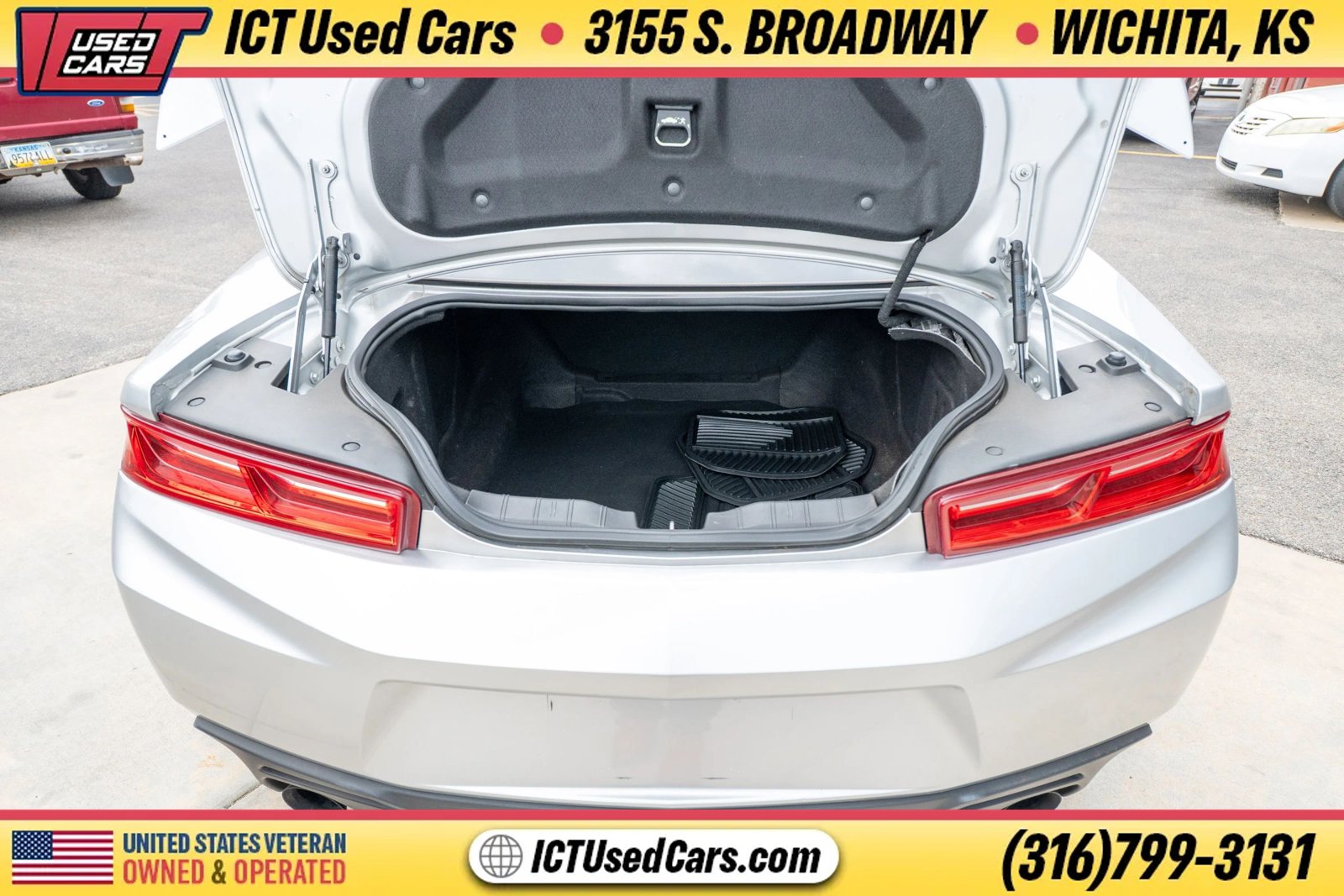 Used 2018 Chevrolet Camaro LS w/ Technology Package RWD image 4