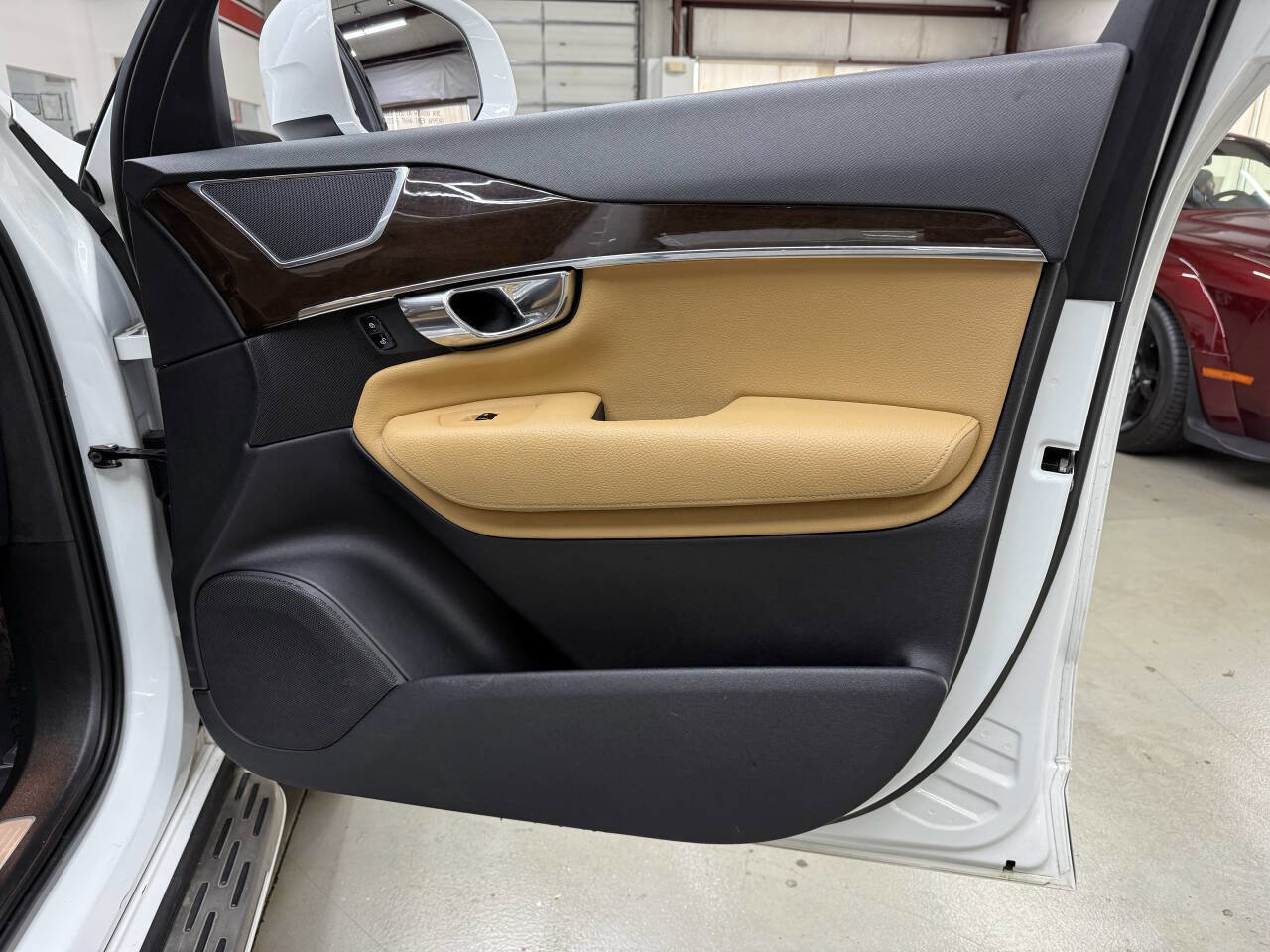 Used 2016 Volvo XC90 T6 Momentum w/ Momentum Plus Package image 16