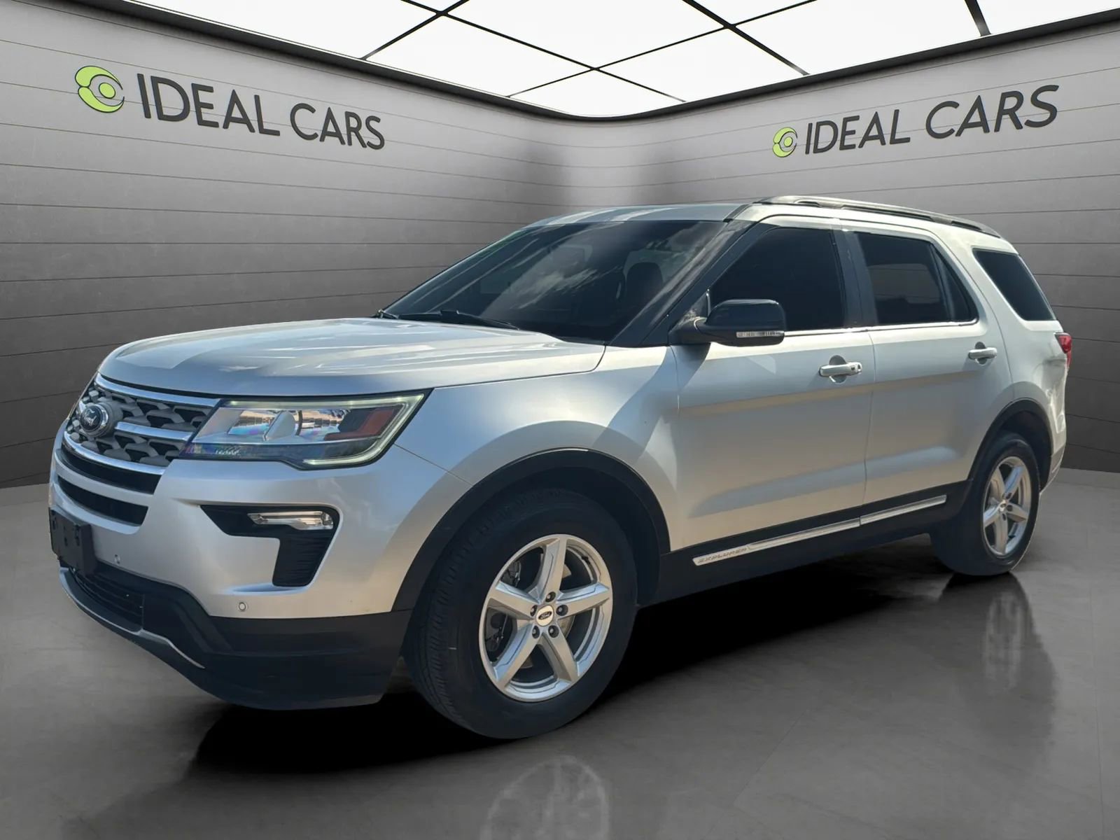 Used 2018 Ford Explorer XLT w/ Equipment Group 202A FWD image 1