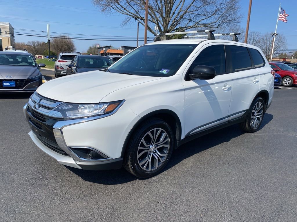 Used 2017 Mitsubishi Outlander ES image 6