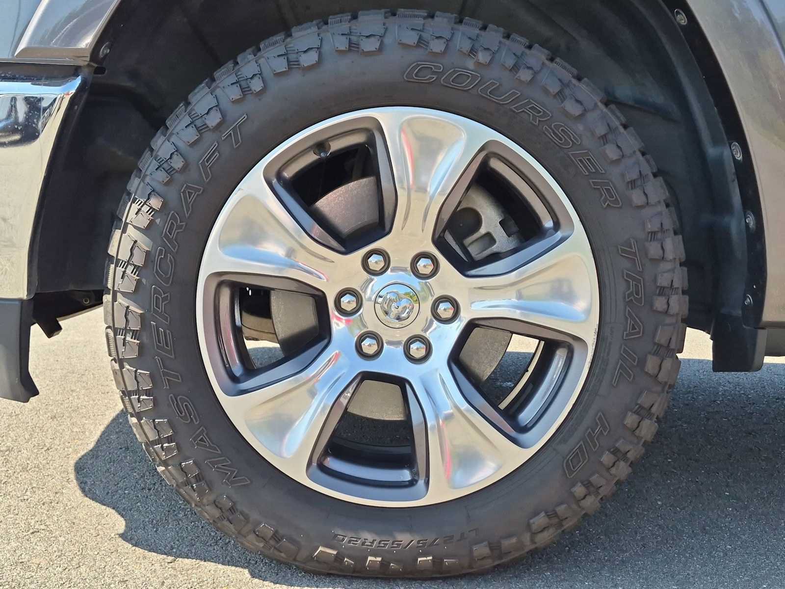 Used 2022 RAM 1500 Laramie AWD/4WD image 14