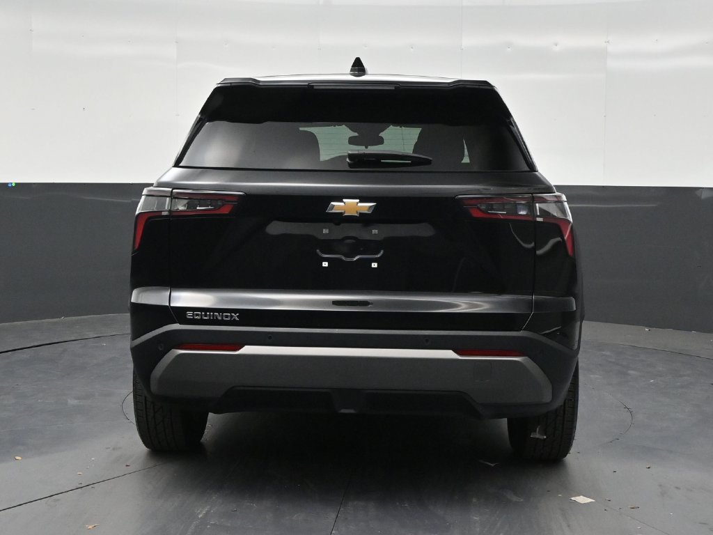 Used 2026 Chevrolet Equinox LT w/ Safety and Technology Package FWD image 4