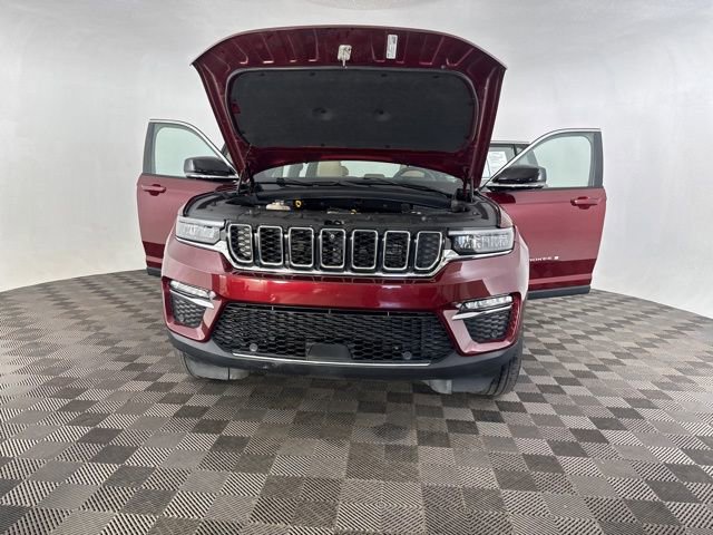 Used 2024 Jeep Grand Cherokee Limited w/ Luxury Tech Group II image 14