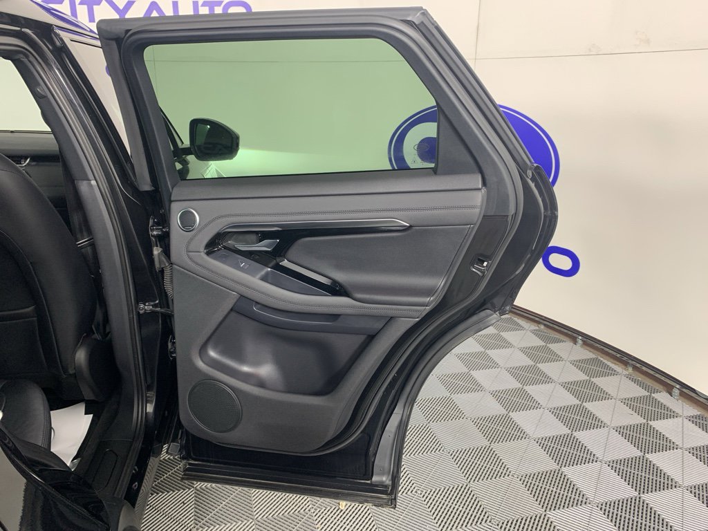 Used 2020 Land Rover Range Rover Evoque SE image 39