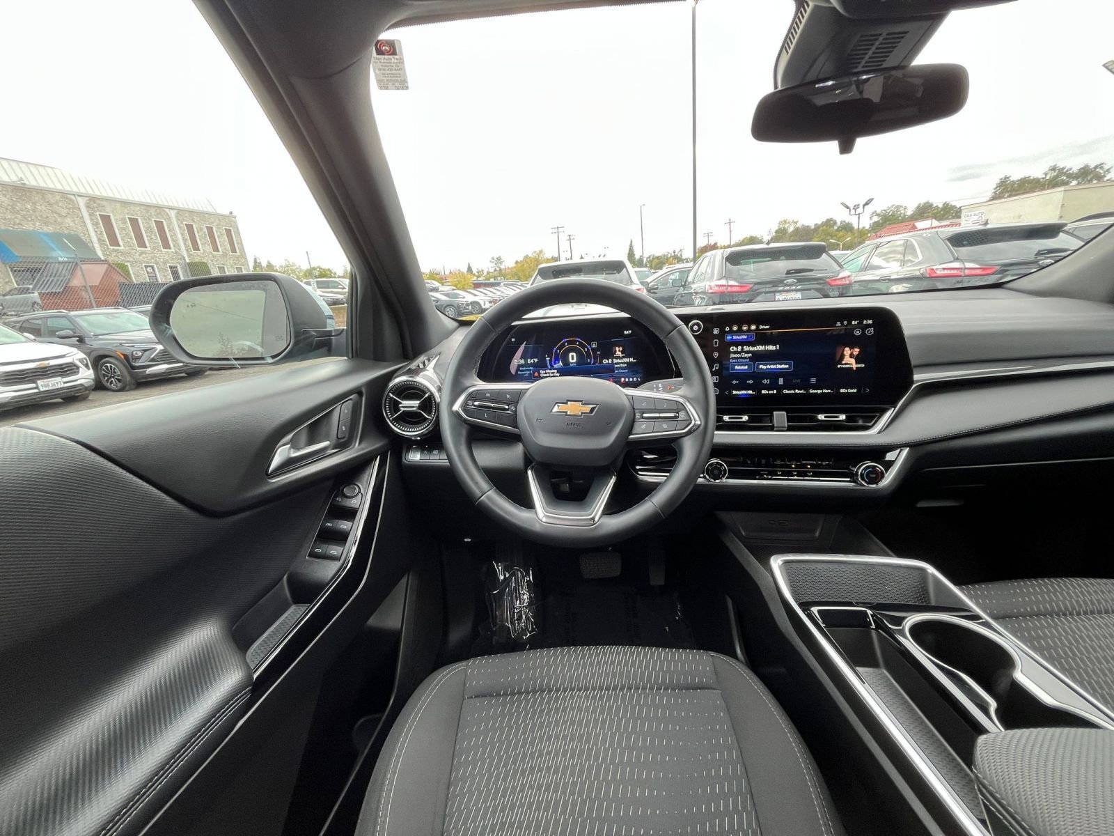 Used 2025 Chevrolet Equinox LT image 33