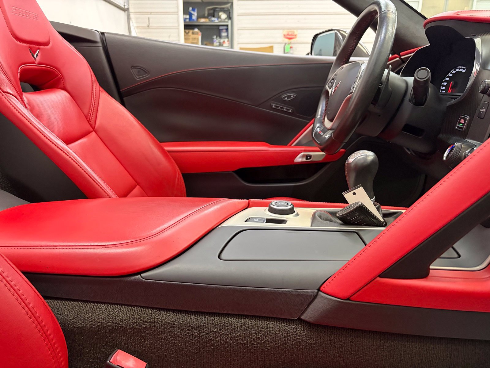 Used 2015 Chevrolet Corvette Z06 w/ 3LZ Preferred Equipment Group RWD image 28