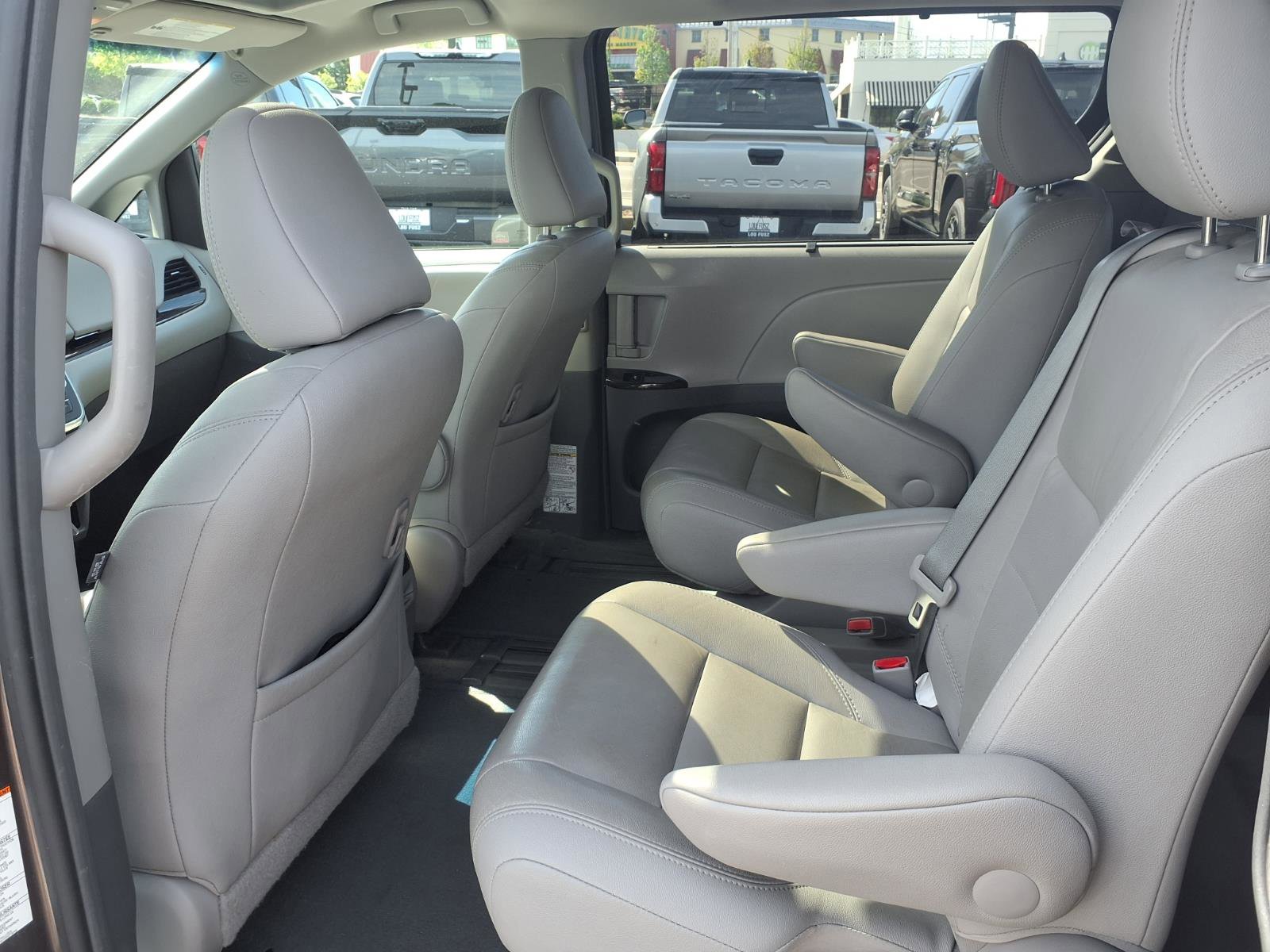 Used 2017 Toyota Sienna XLE Premium FWD image 21