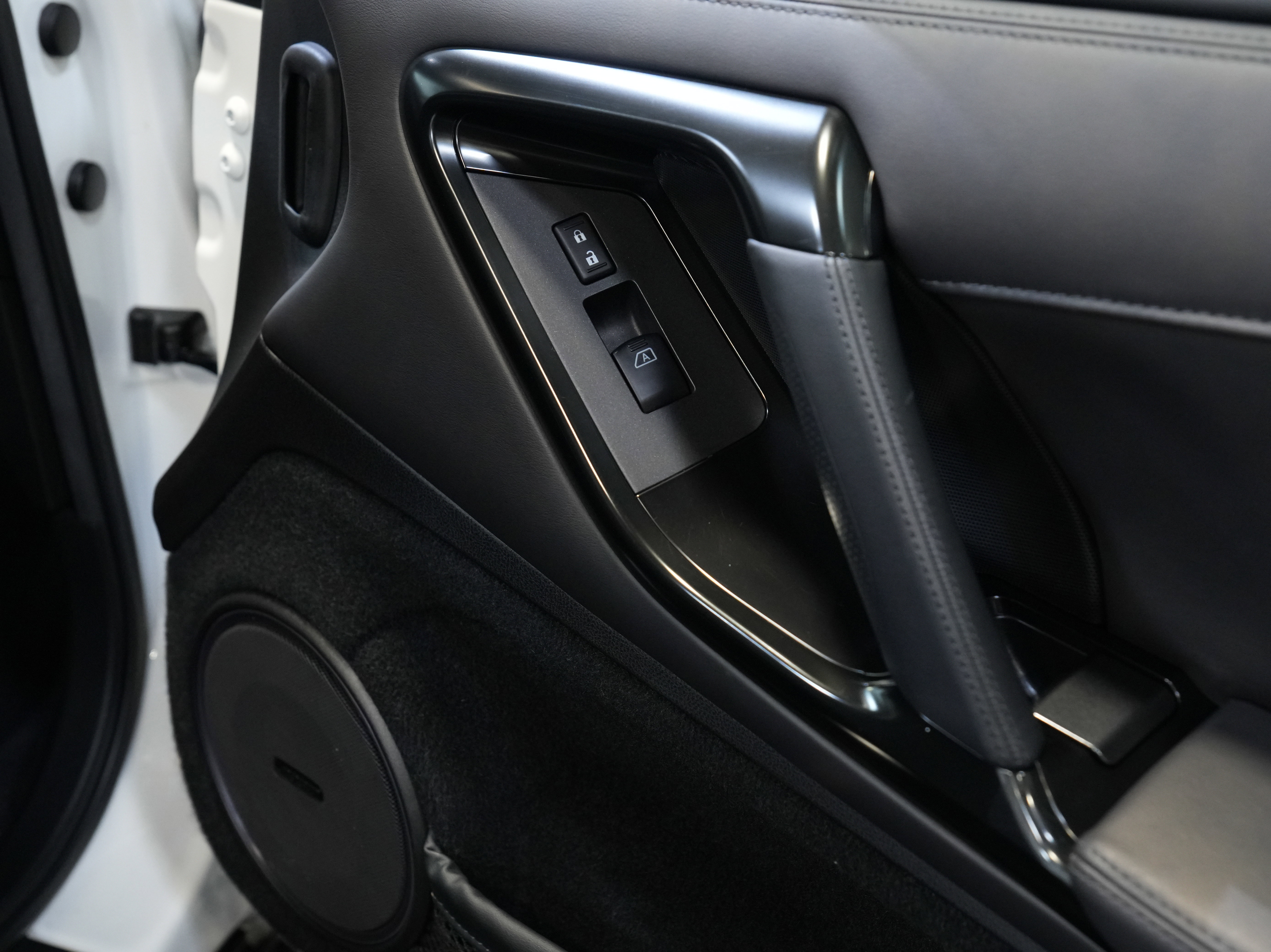 Used 2021 Nissan GT-R Premium image 25