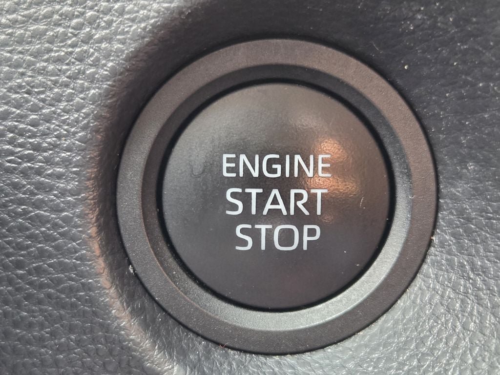 Used 2026 Toyota Corolla Cross XLE FWD image 22