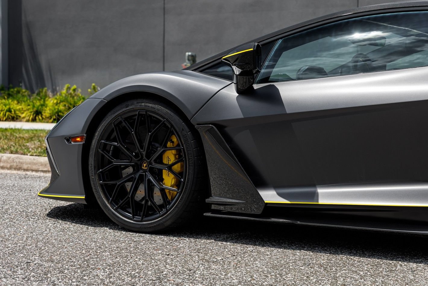 Used 2025 Lamborghini Revuelto AWD/4WD image 39