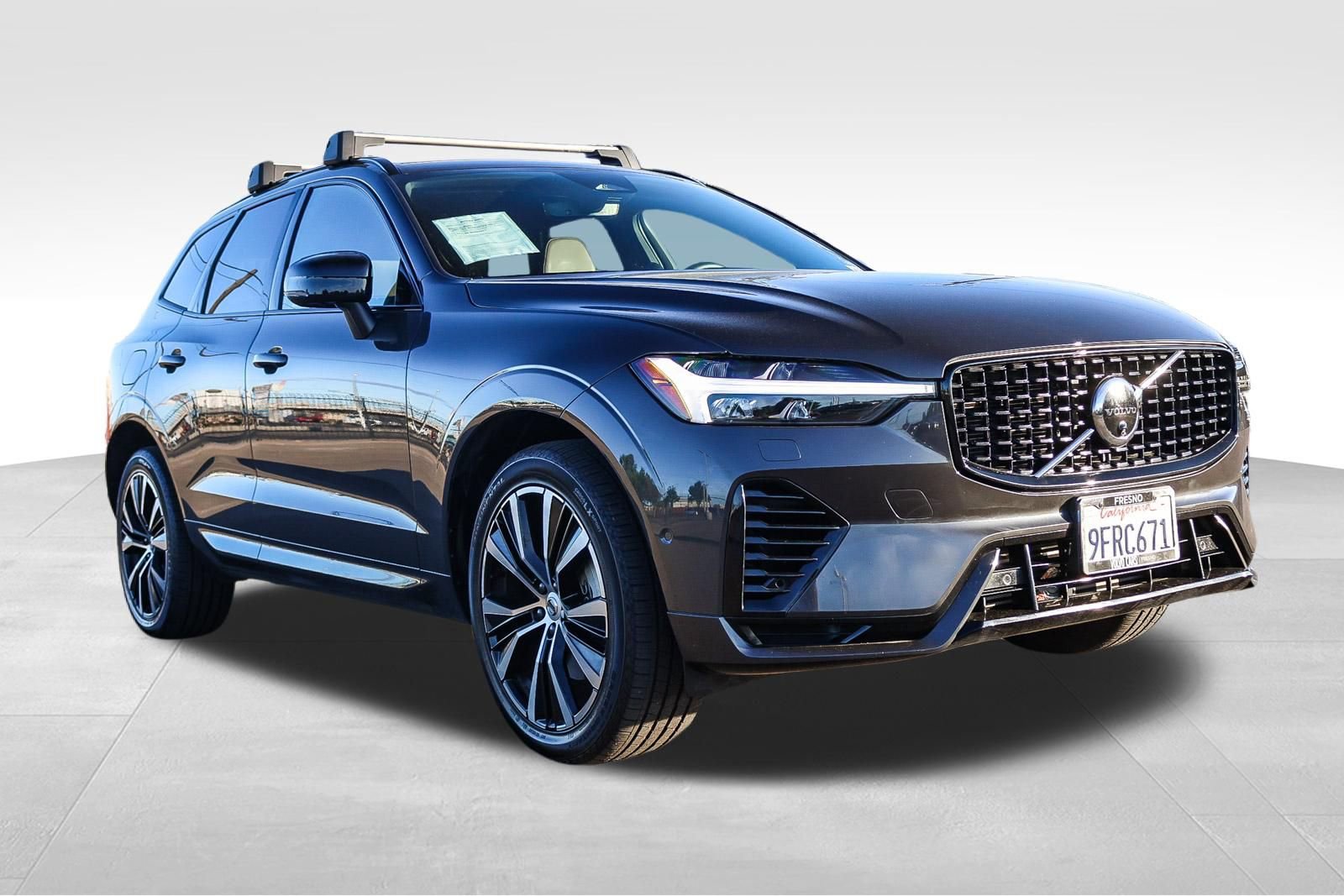 Used 2023 Volvo XC60 T8 Ultimate w/ Climate Package image 3