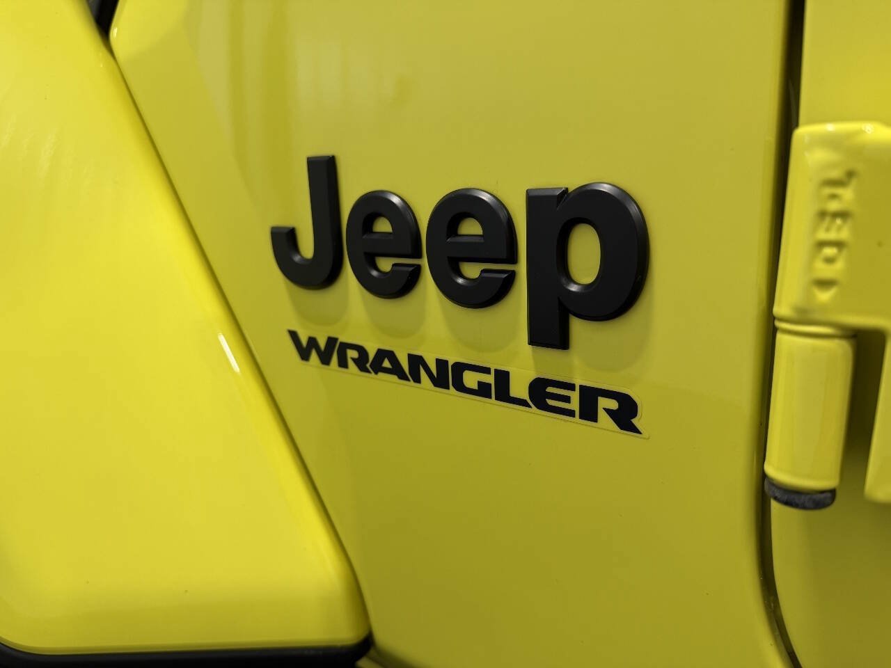 Used 2023 Jeep Wrangler Unlimited Sahara AWD/4WD image 6