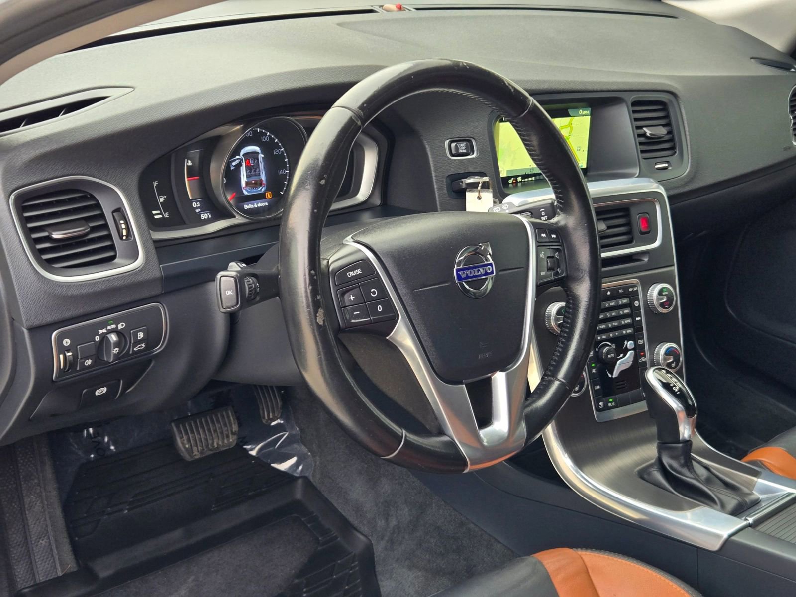 Used 2016 Volvo V60 T5 Cross Country w/ Convenience Package image 11