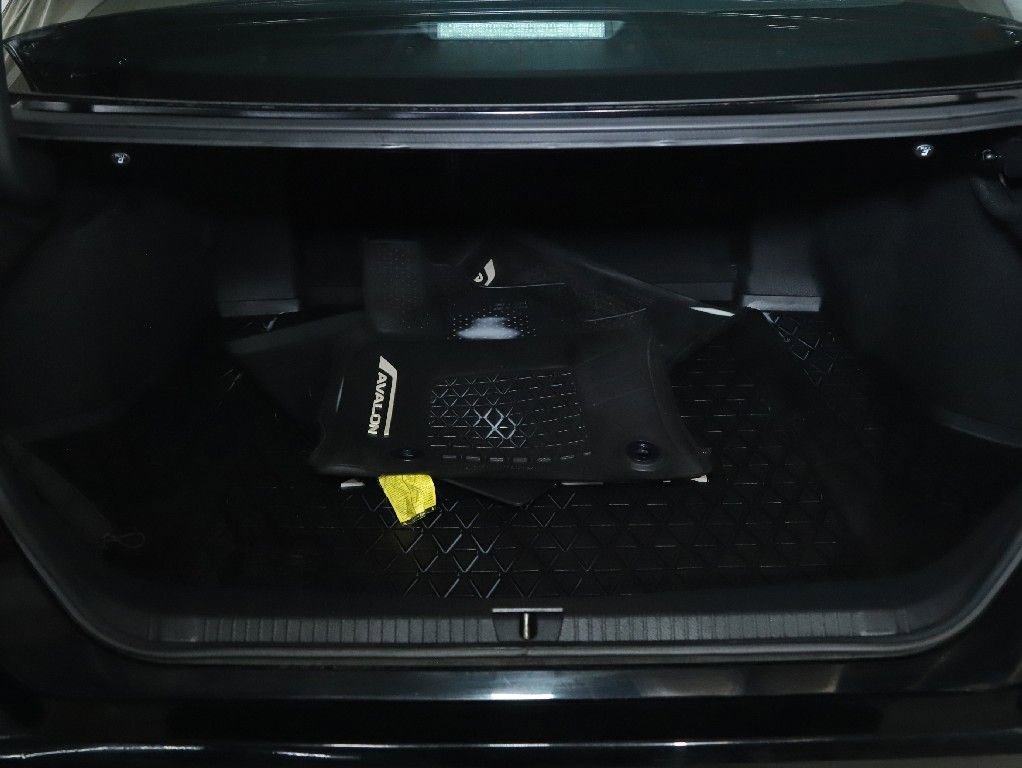 Used 2019 Toyota Avalon XLE w/ Moonroof Package image 31