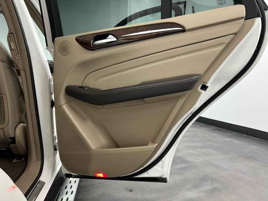 Used 2014 Mercedes-Benz ML 550 4MATIC image 32