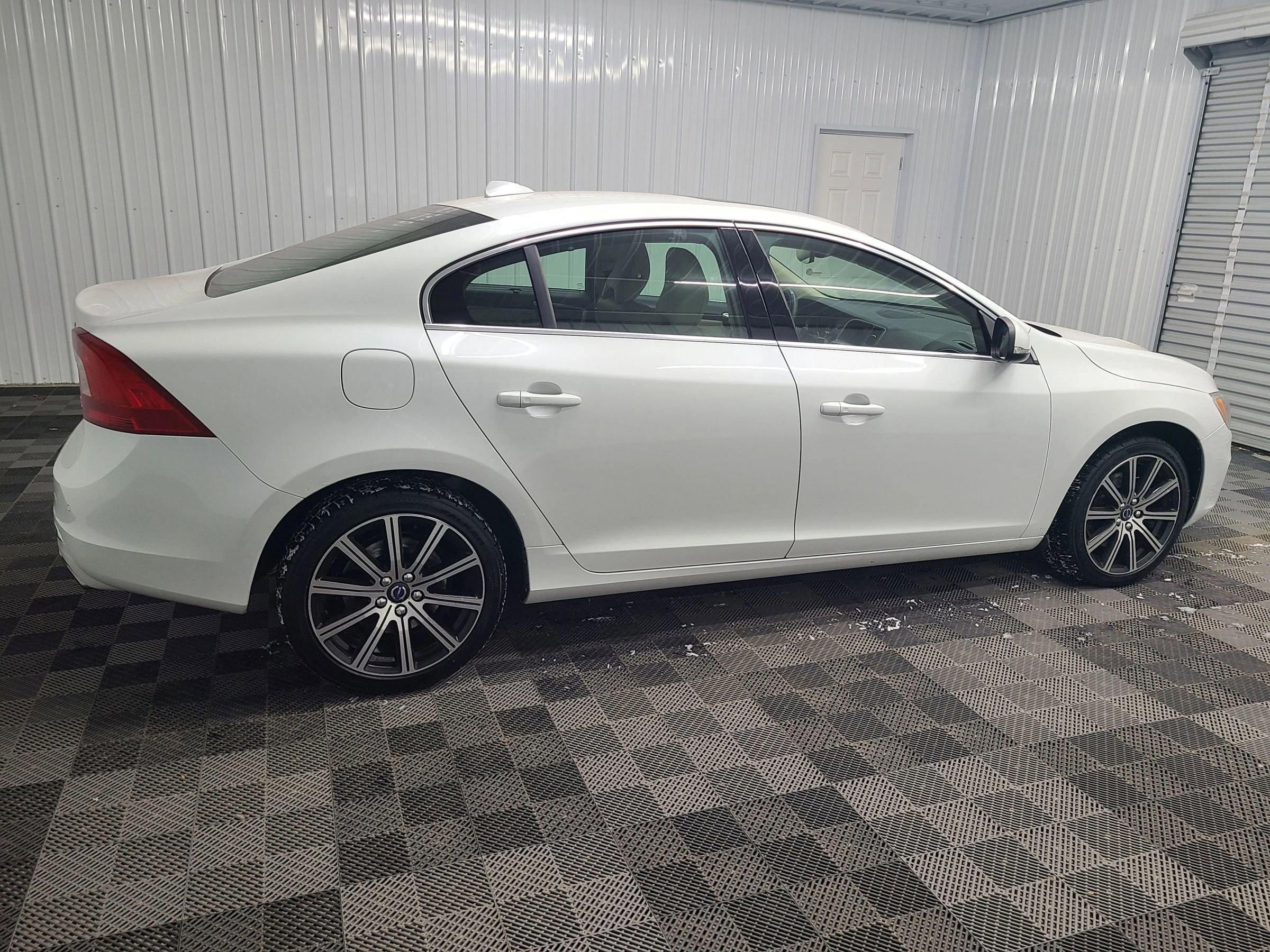 Used 2016 Volvo S60 T5 Premier image 11