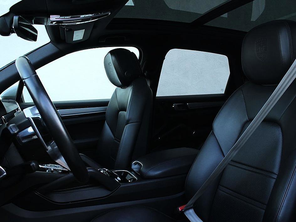 Used 2022 Porsche Cayenne Platinum Edition AWD/4WD image 13