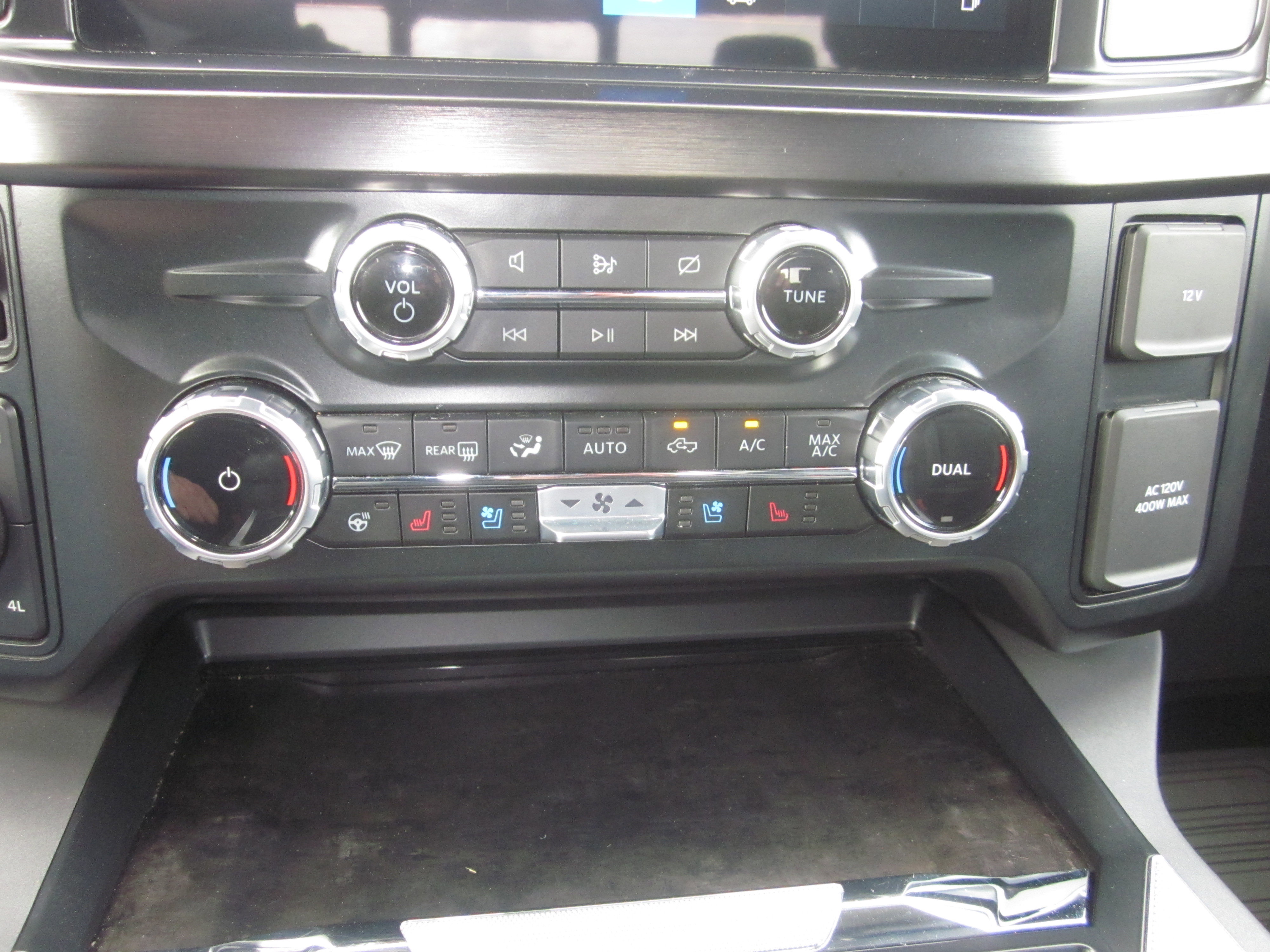 Used 2023 Ford F350 Lariat w/ FX4 Off-Road Package image 18