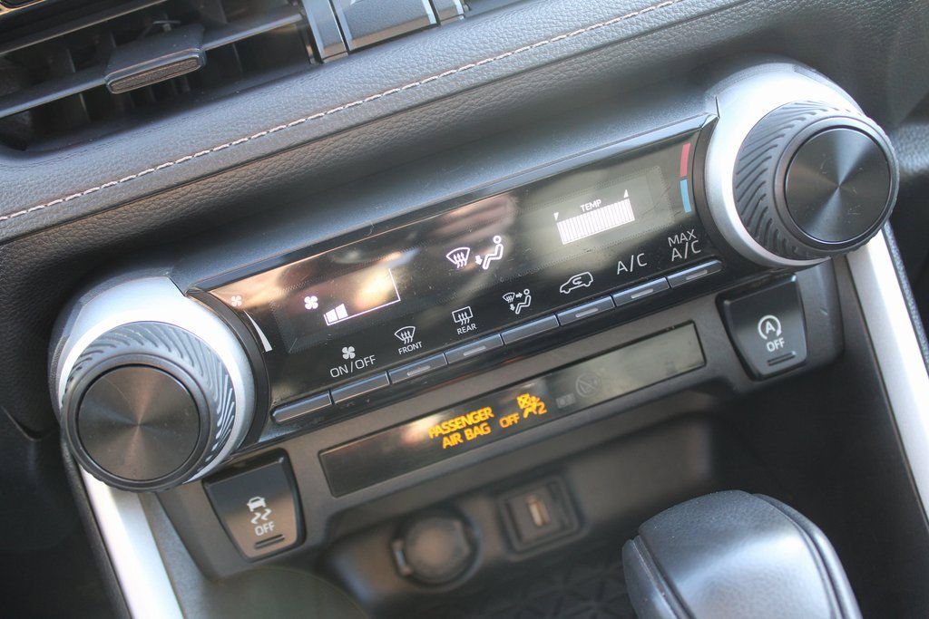 Used 2022 Toyota RAV4 LE image 22