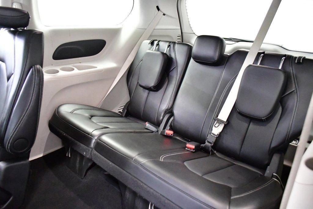 Used 2024 Chrysler Pacifica Touring-L FWD image 9