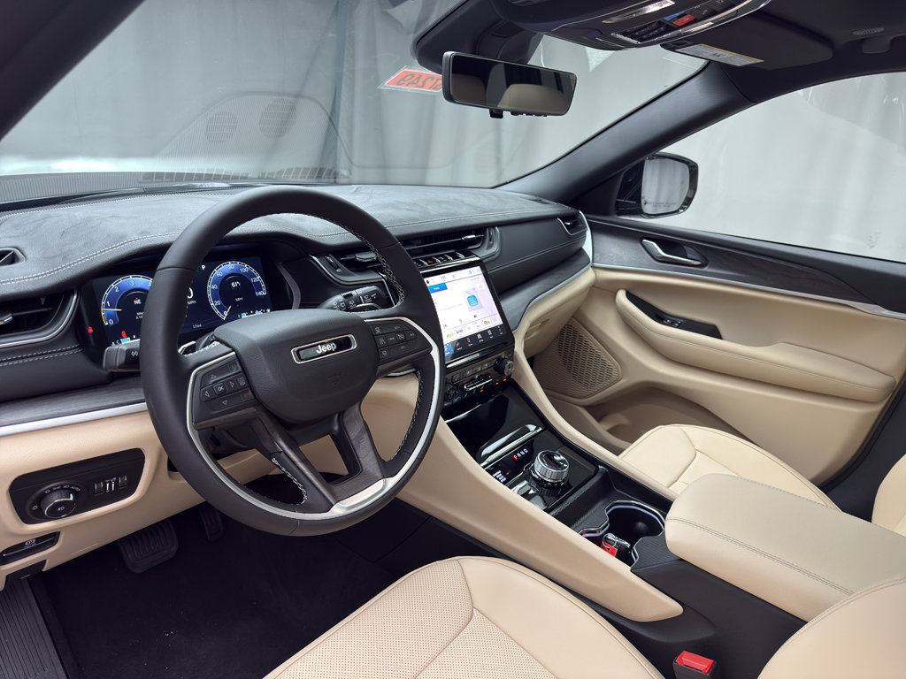New 2025 Jeep Grand Cherokee Limited w/ Luxury Tech Group II image 9