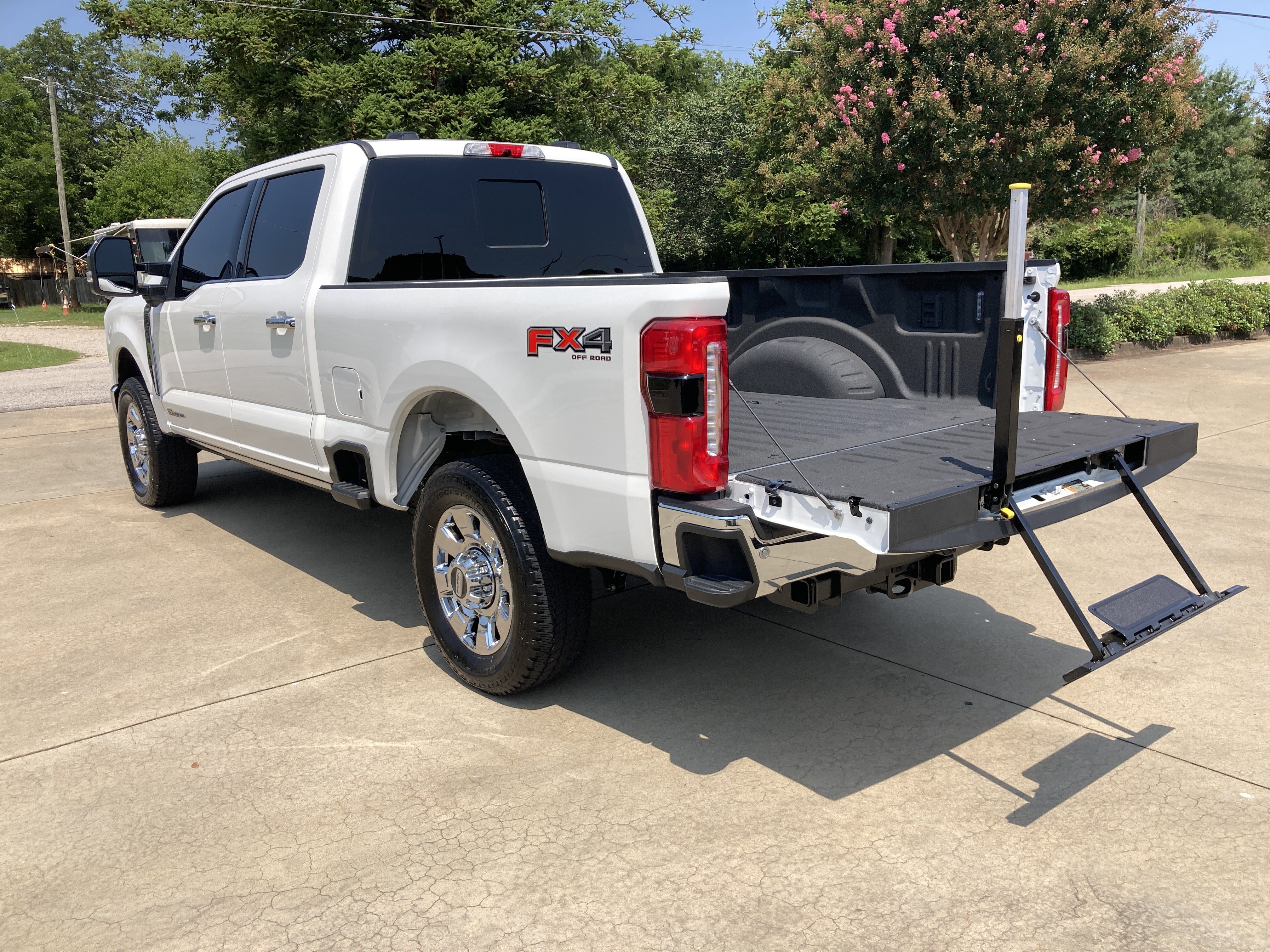 Used 2025 Ford F350 Lariat w/ Lariat Ultimate Package AWD/4WD image 15