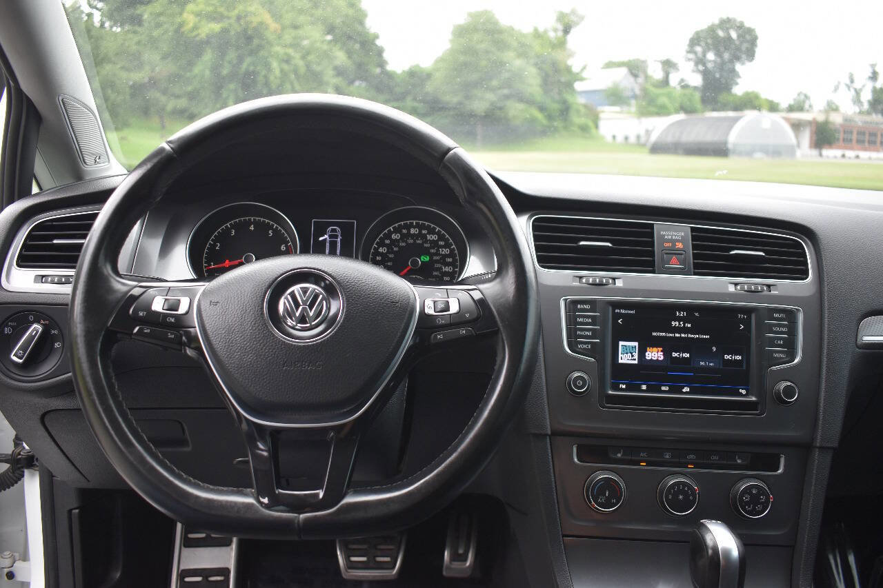 Used 2017 Volkswagen Golf Alltrack SE image 19