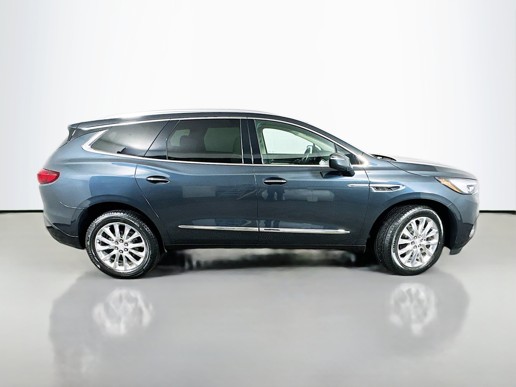 Used 2021 Buick Enclave Premium w/ Sun and Sites Package FWD image 8