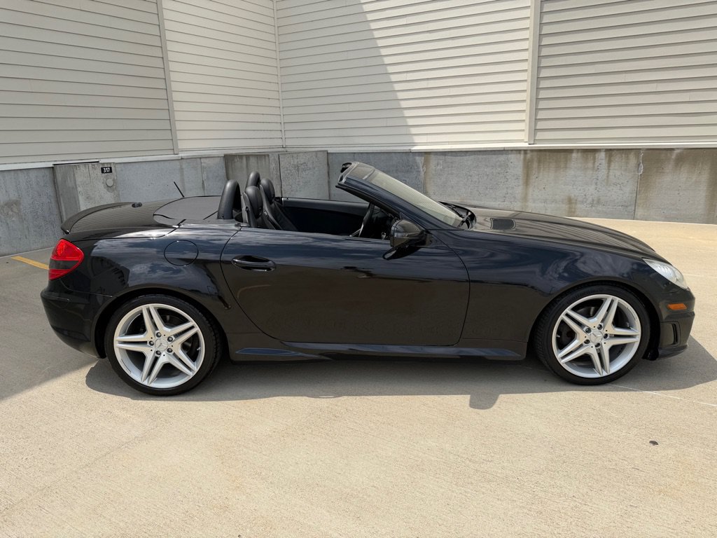 Used 2009 Mercedes-Benz SLK 300 image 2