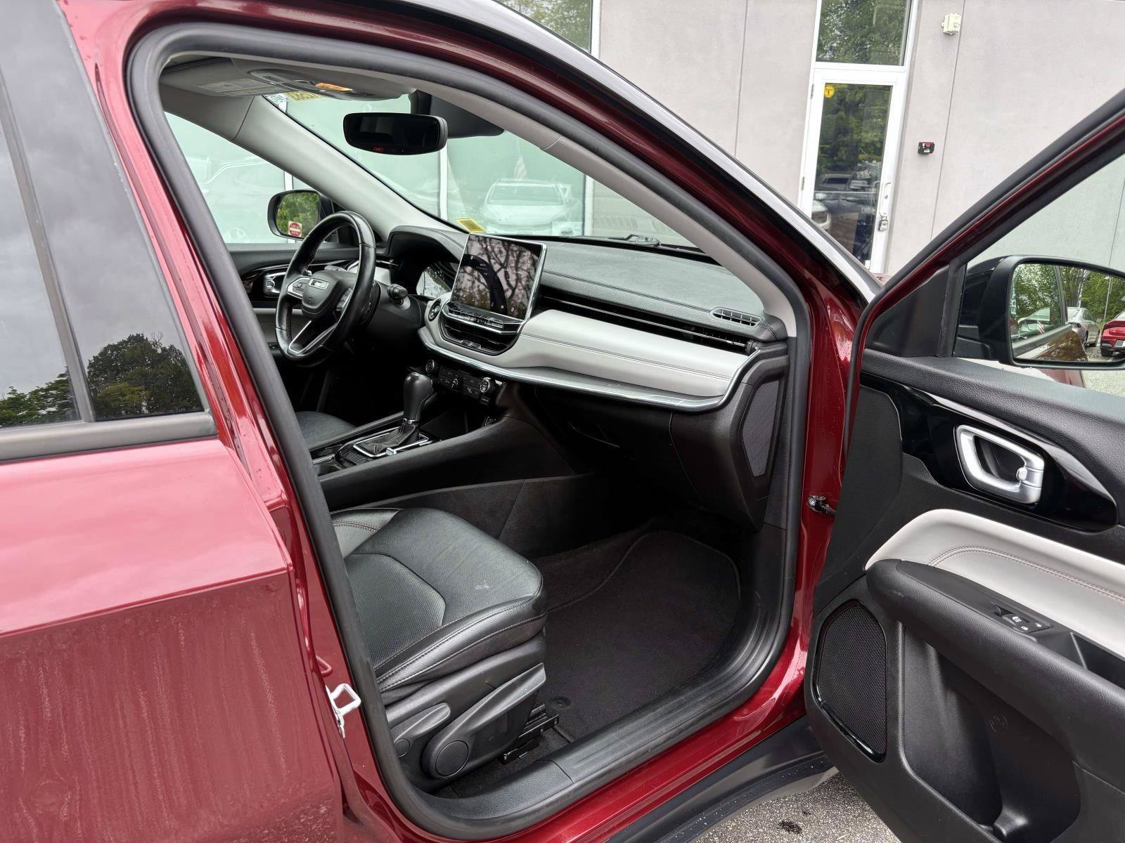 Used 2022 Jeep Compass Limited AWD/4WD image 22