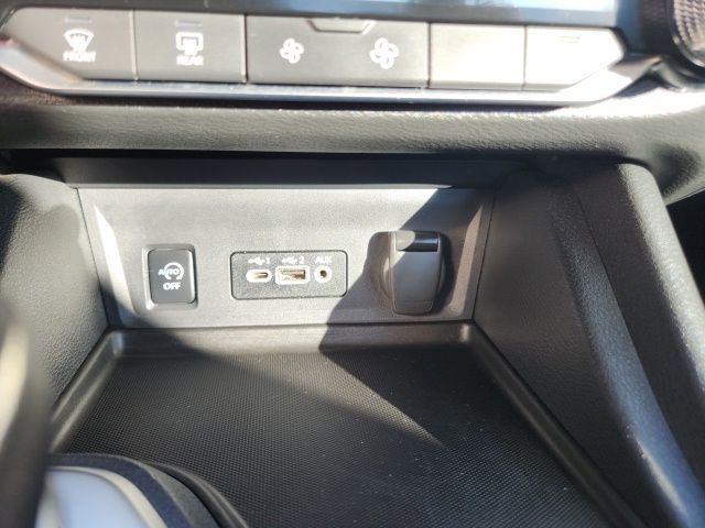 Used 2025 Nissan Sentra SR FWD image 18
