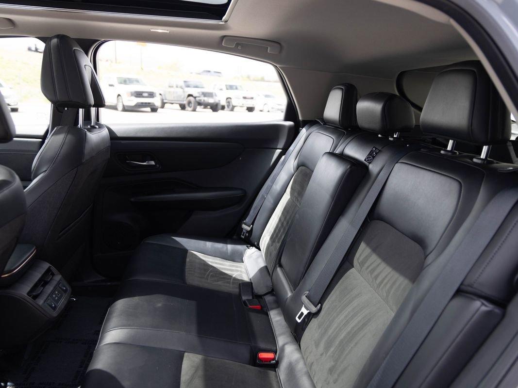 Used 2024 Nissan Ariya AWD image 17
