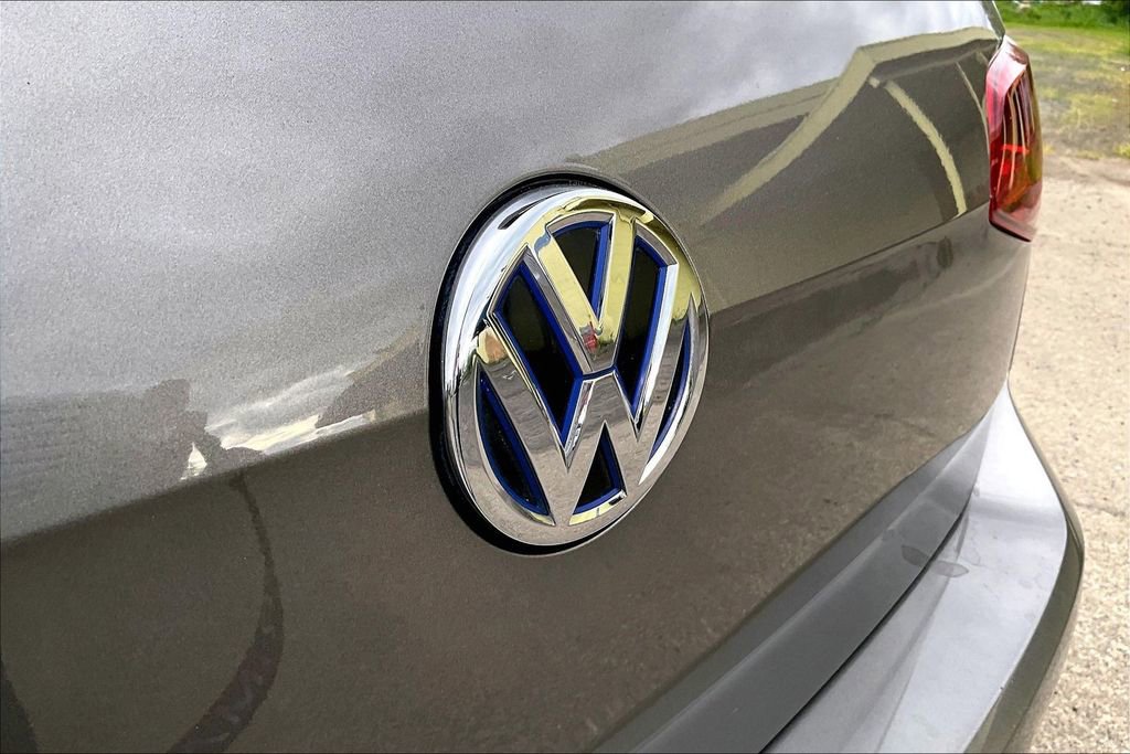 Used 2016 Volkswagen e-Golf SE FWD image 11