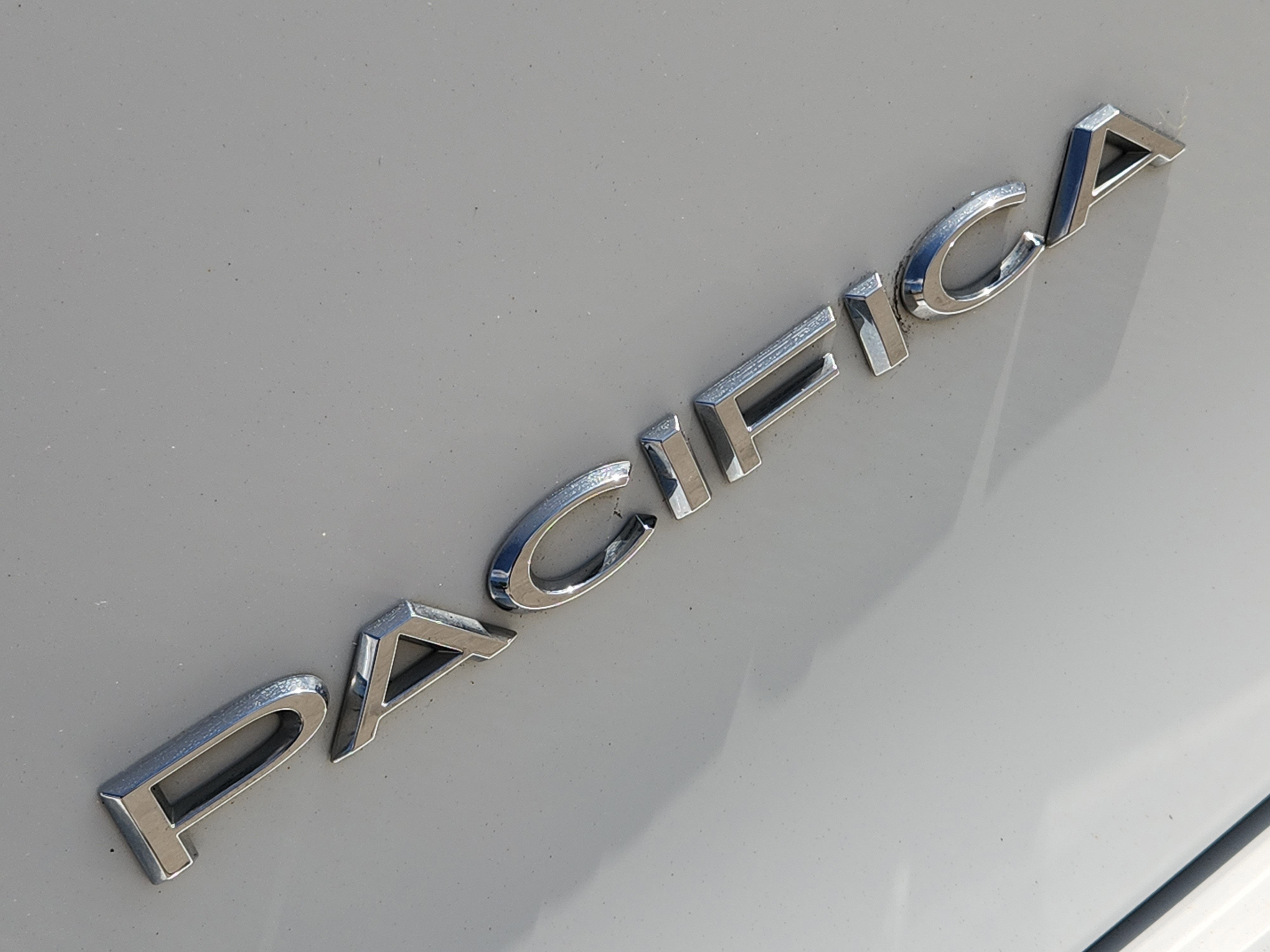 Used 2017 Chrysler Pacifica Touring-L Plus image 31