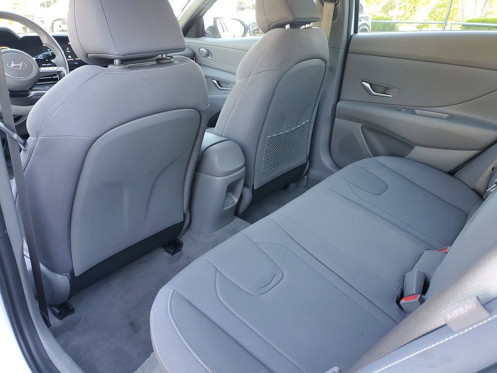 Used 2025 Hyundai Elantra SEL FWD image 11