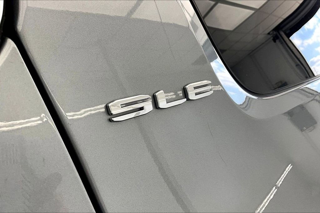 Used 2023 GMC Acadia SLE w/ Driver Convenience Package image 8