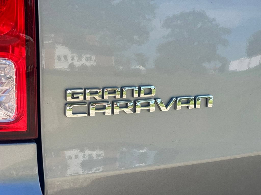 Used 2018 Dodge Grand Caravan SE FWD image 4