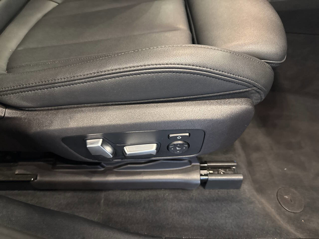 Used 2019 BMW X4 xDrive30i w/ Convenience Package image 44