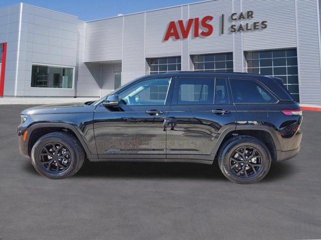 Used 2025 Jeep Grand Cherokee Altitude AWD/4WD image 11